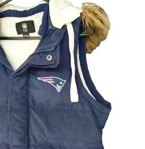 NFL Pro Line New England Patriots Filled Puffer Vest - Picture 3 of 7